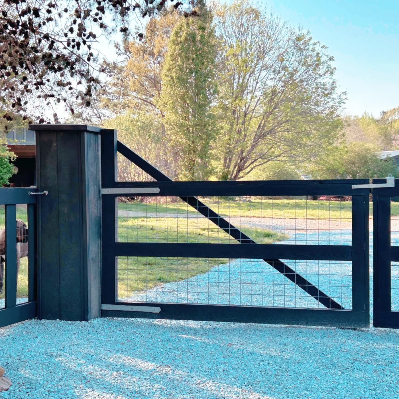 Driveway gate